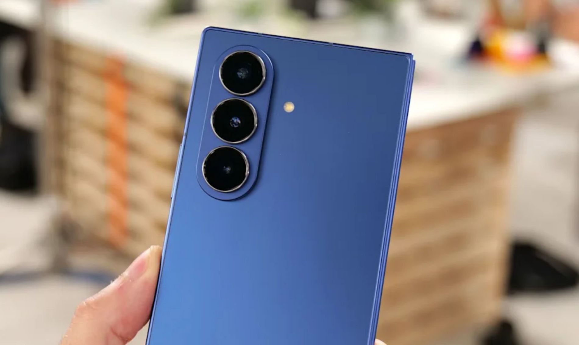 Hình ảnh cho danh mục Không còn "bình mới rượu cũ", camera Z Fold 7 thực sự là bước nhảy vọt so với Z Fold 6!